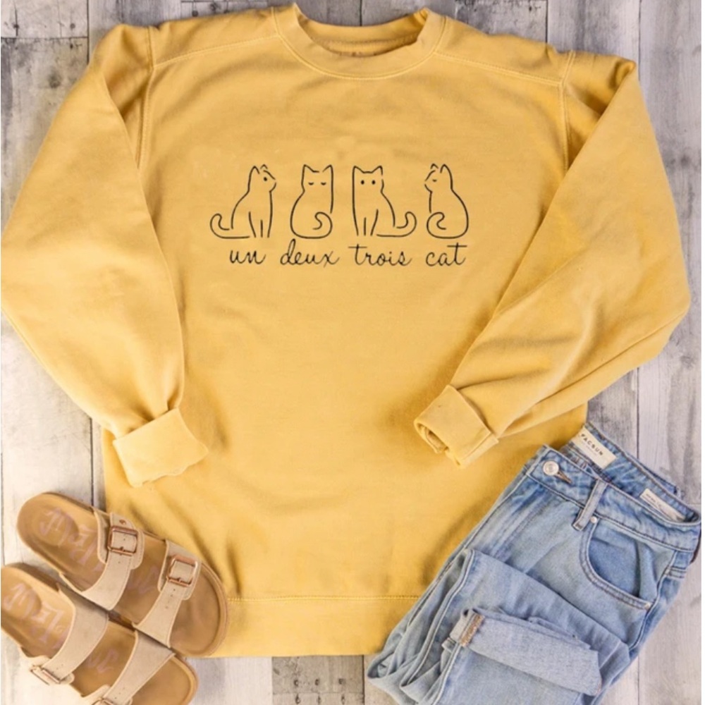 Cute cat sweatshirt in golden yellow, S
